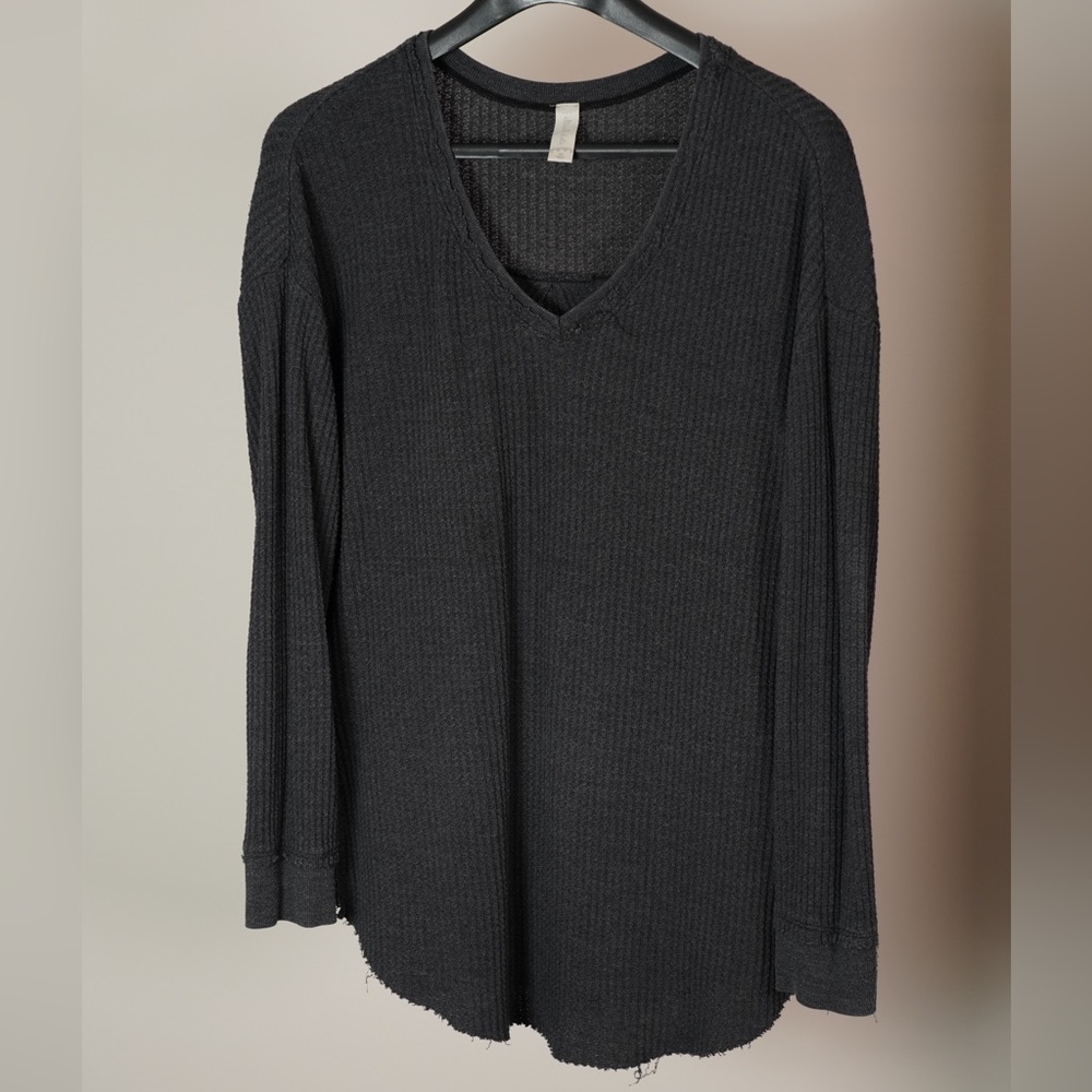Altar'd State Grey Waffle Thermal V-necked Long Sleeve Shirt Size M